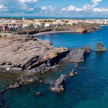 Apartment T2 Avec Parking, Grande Terrasse, Et Proche - Quartier Mole - Fr-1-702-37 *